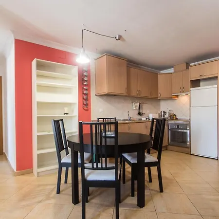 Atico-duplex Con Encanto En El Centro De *