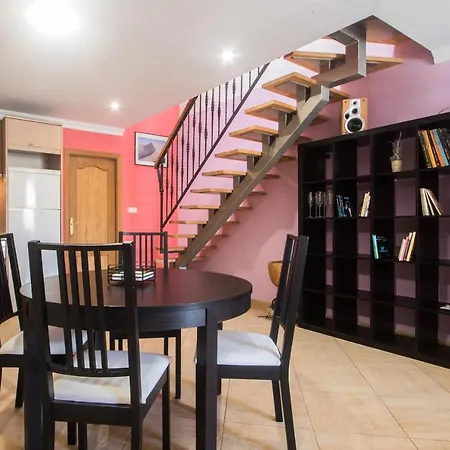 Atico-duplex Con Encanto En El Centro De *