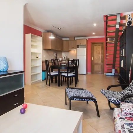 Atico-duplex Con Encanto En El Centro De *